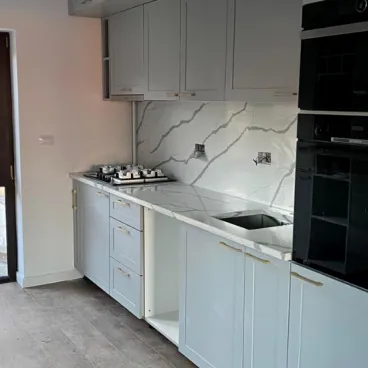 Cât de rezistent la căldură este blatul din cuarț?