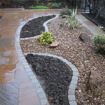 FOTO: idei creative amenajari cu pietris si piatra decorativa