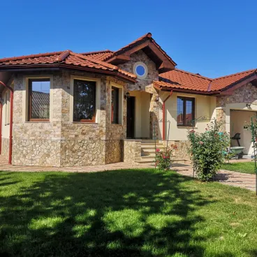 Îmbrăcarea casei cu Piatră Naturală