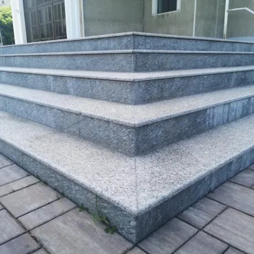 Trepte granit fiamat pentru renovarea teraselor