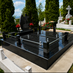 Monument funerar complet dublu cu cruce din granit Negru Absolut