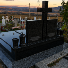 Monument funerar complet dublu cu cruce din granit Negru Galaxy