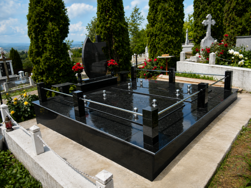 Monument funerar complet dublu cu cruce din granit Negru Absolut