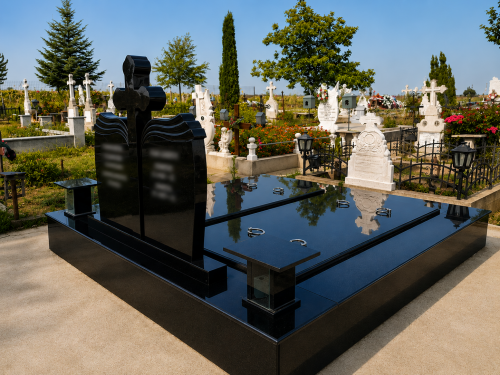 Monument funerar complet dublu cu cruce din granit Negru Absolut