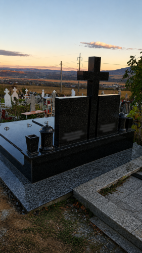 Monument funerar complet dublu cu cruce din granit Negru Galaxy