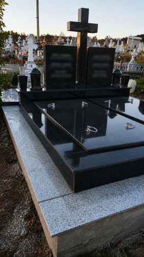 Monument funerar complet dublu cu cruce din granit Negru Galaxy